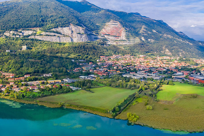 shores of lake como